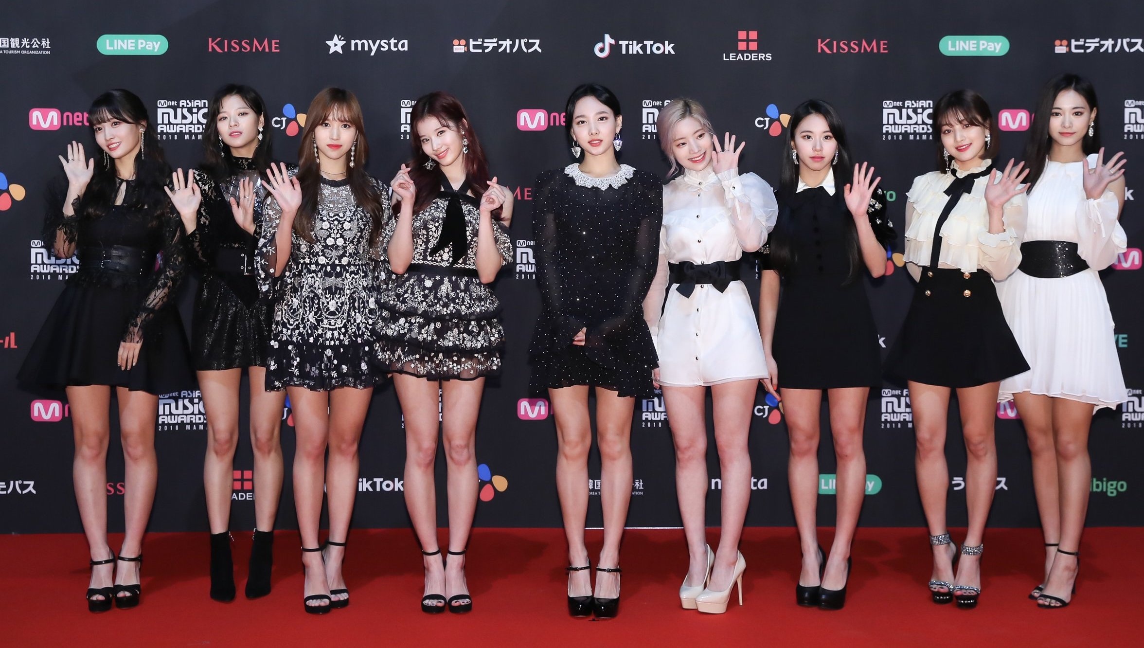 thoi trang tham do cua nhom twice anh 2