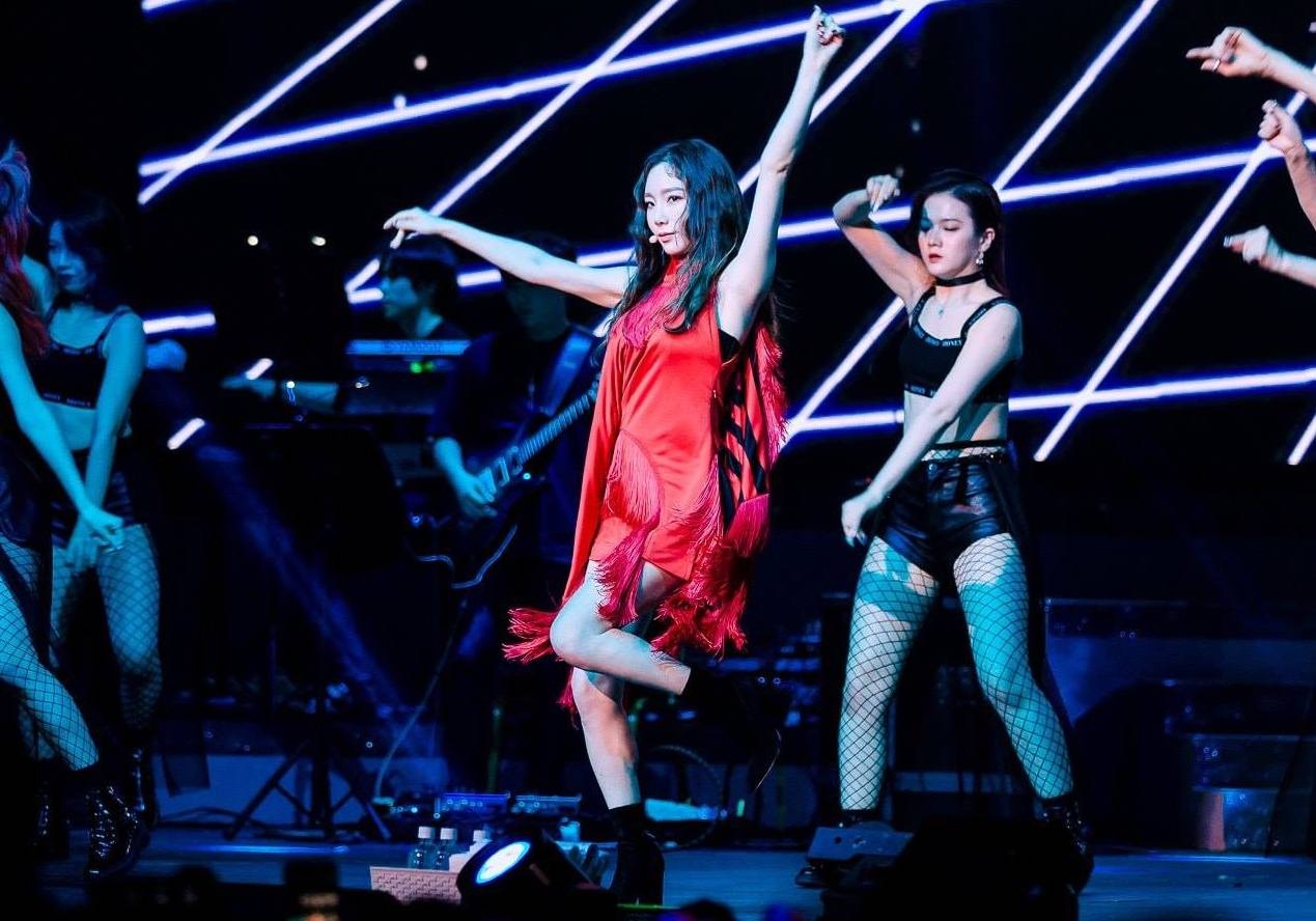 tae yeon snsd sự cố sân khấu ảnh 2 tae yeon snsd su co san khau anh 2