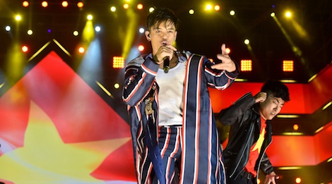 Dan sao Vpop tai ngo EXID, Trong Hieu hat mung bong da Viet Nam hinh anh