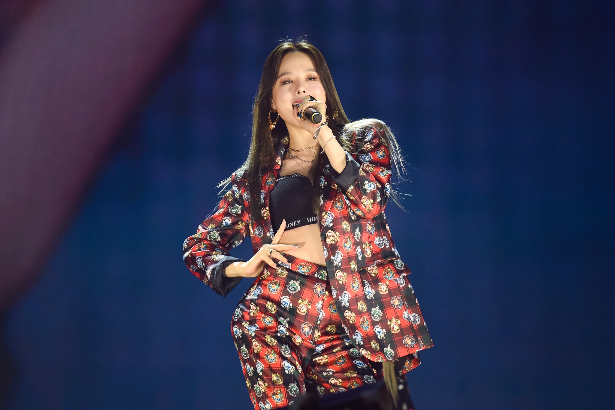 ca si chuc mung bong da viet nam anh 5