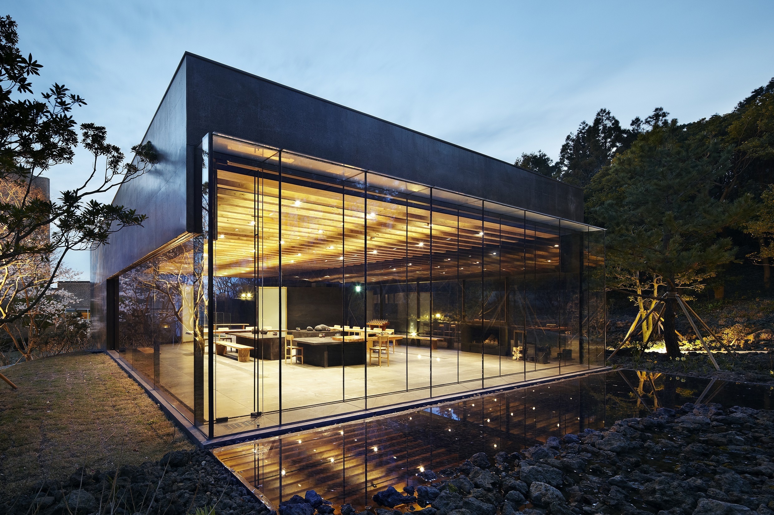 Amore Pacific anh 10