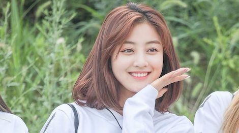 Ji Hyo (TWICE) nhac nho thanh vien cung nhom ton trong BTS hinh anh