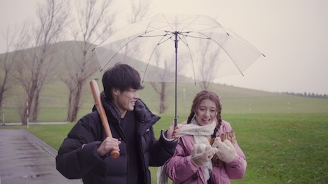 MV Con gai khi yeu - Han Sara hinh anh