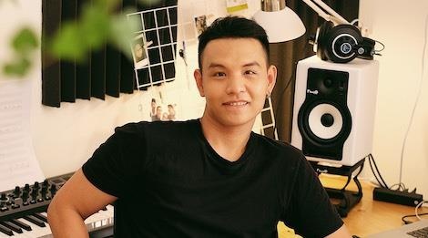 Nhac si tre thac mac 'Tien nhieu de lam gi?' trong ca khuc moi hinh anh