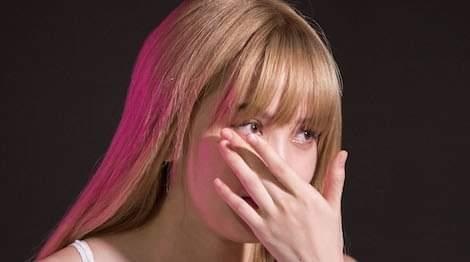 Thieu Bao Tram khoc nghen ke bi che bat tai, khong lam duoc gi hinh anh