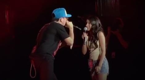 Co gai xinh dep gay choang khi rap nhanh hon rapper duoc de cu Grammy hinh anh