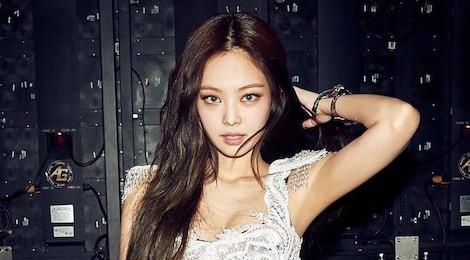Black Pink bi nghi hat nhep, Jennie bo dien giua tiet muc gay on ao hinh anh