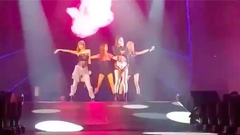 Black Pink bi nghi ngo hat nhep trong concert rieng hinh anh