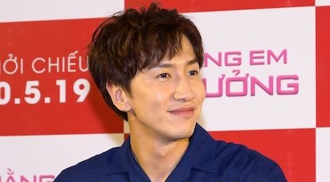 Kwang Soo (Running Man) banh bao trong buoi ra mat phim o Sai Gon hinh anh