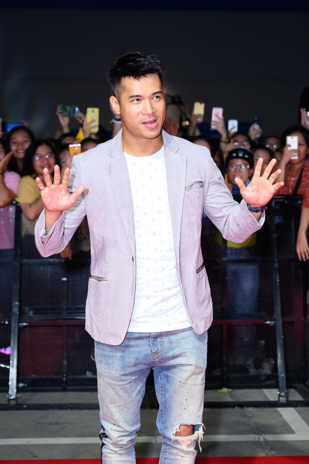 lee kwang soo dien trai do sac voi sao viet anh 14