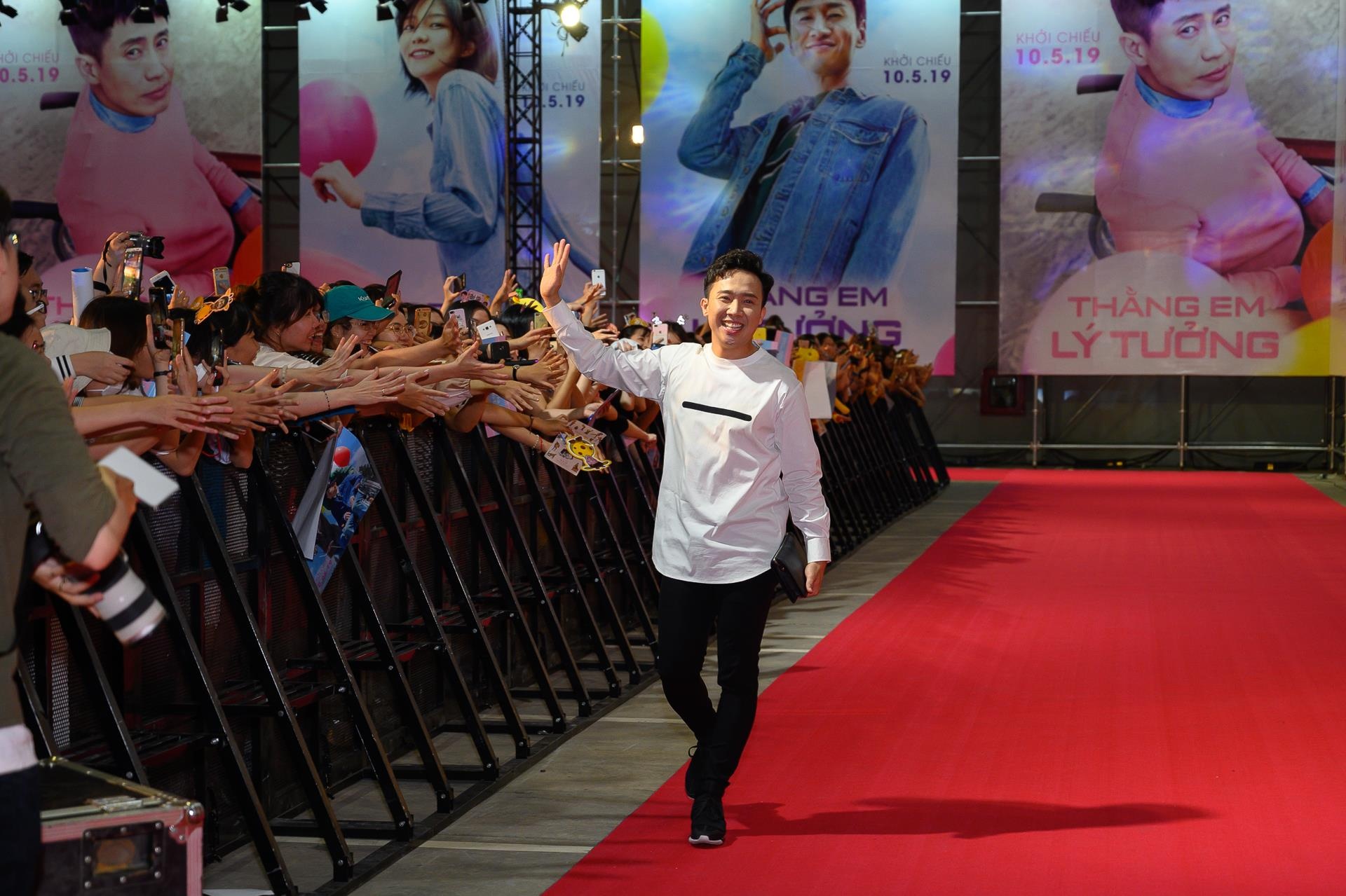 lee kwang soo dien trai do sac voi sao viet anh 13