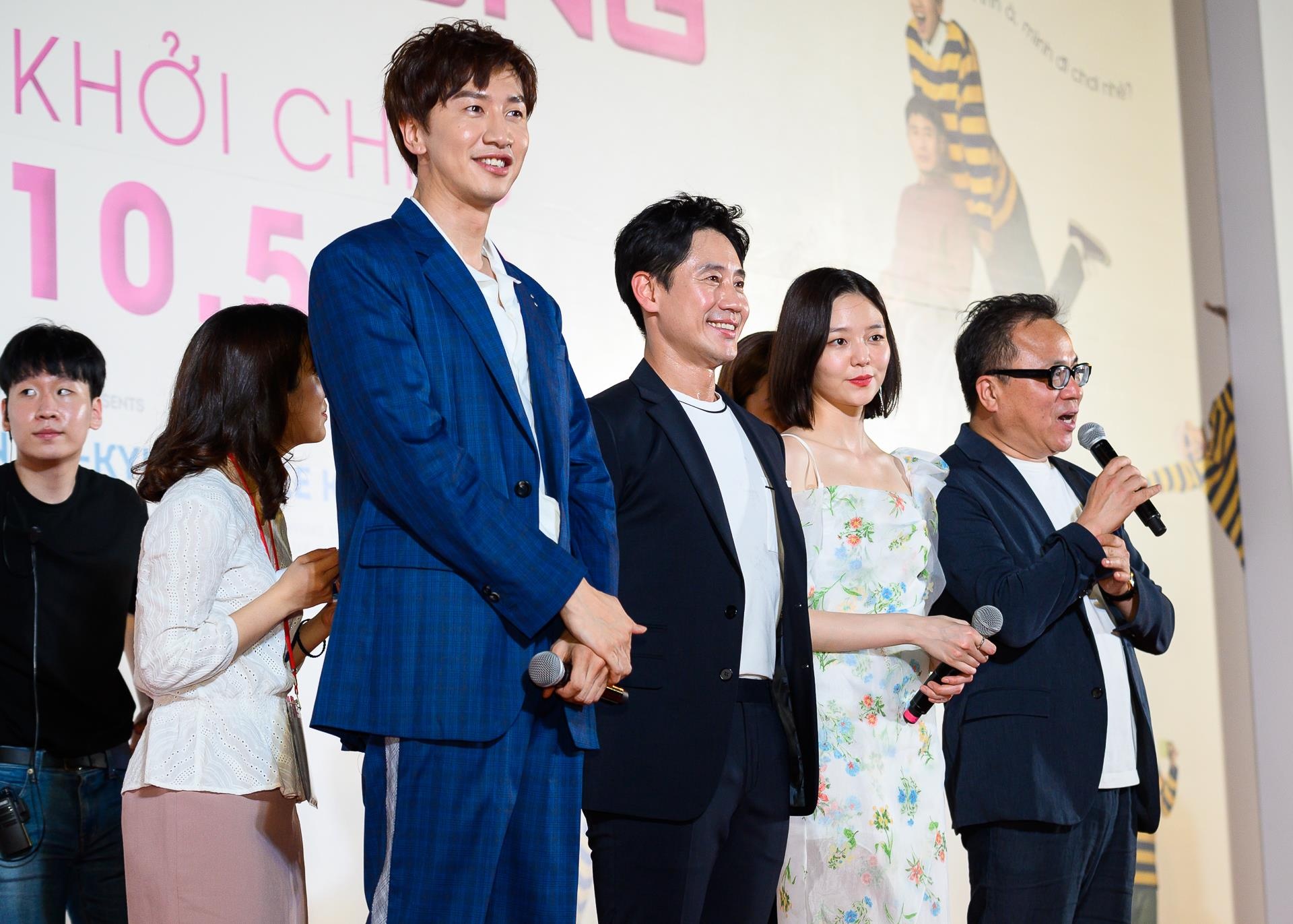 lee kwang soo dien trai do sac voi sao viet anh 10