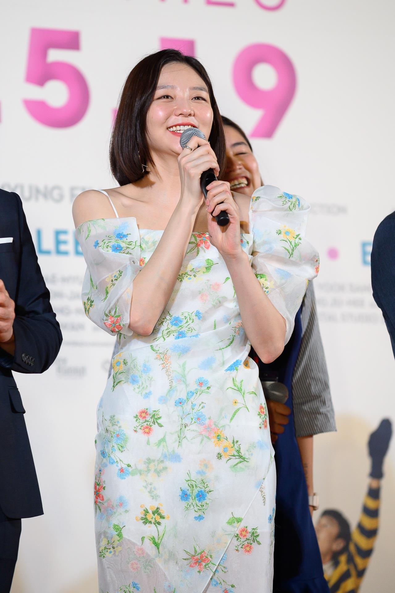 lee kwang soo dien trai do sac voi sao viet anh 11