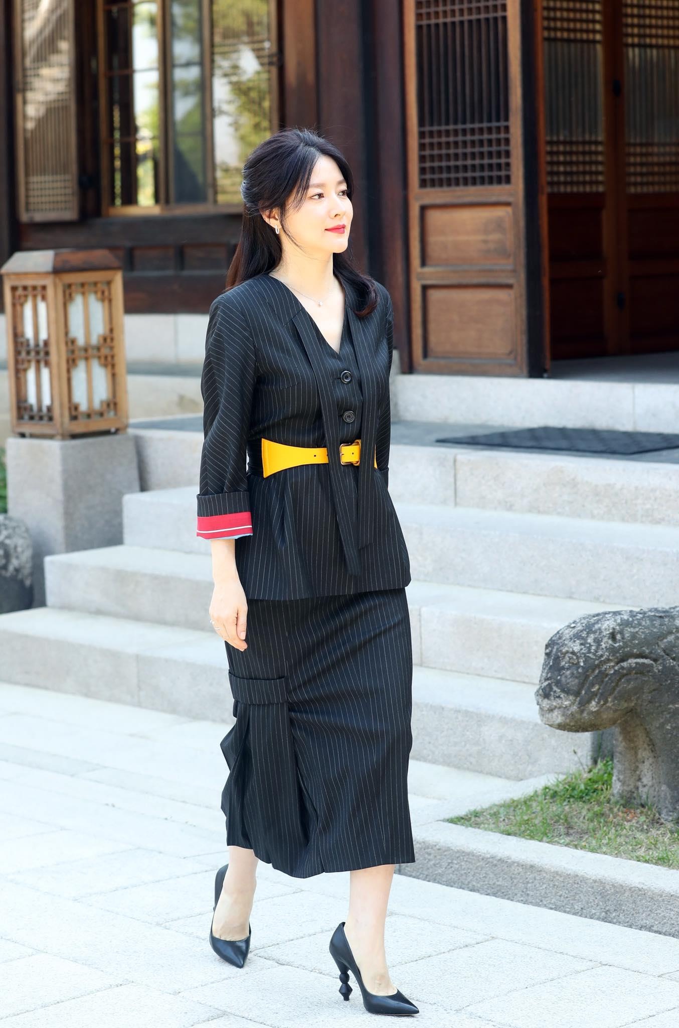 lee young ae tre trung va dep sang trong o tuoi 49 anh 8