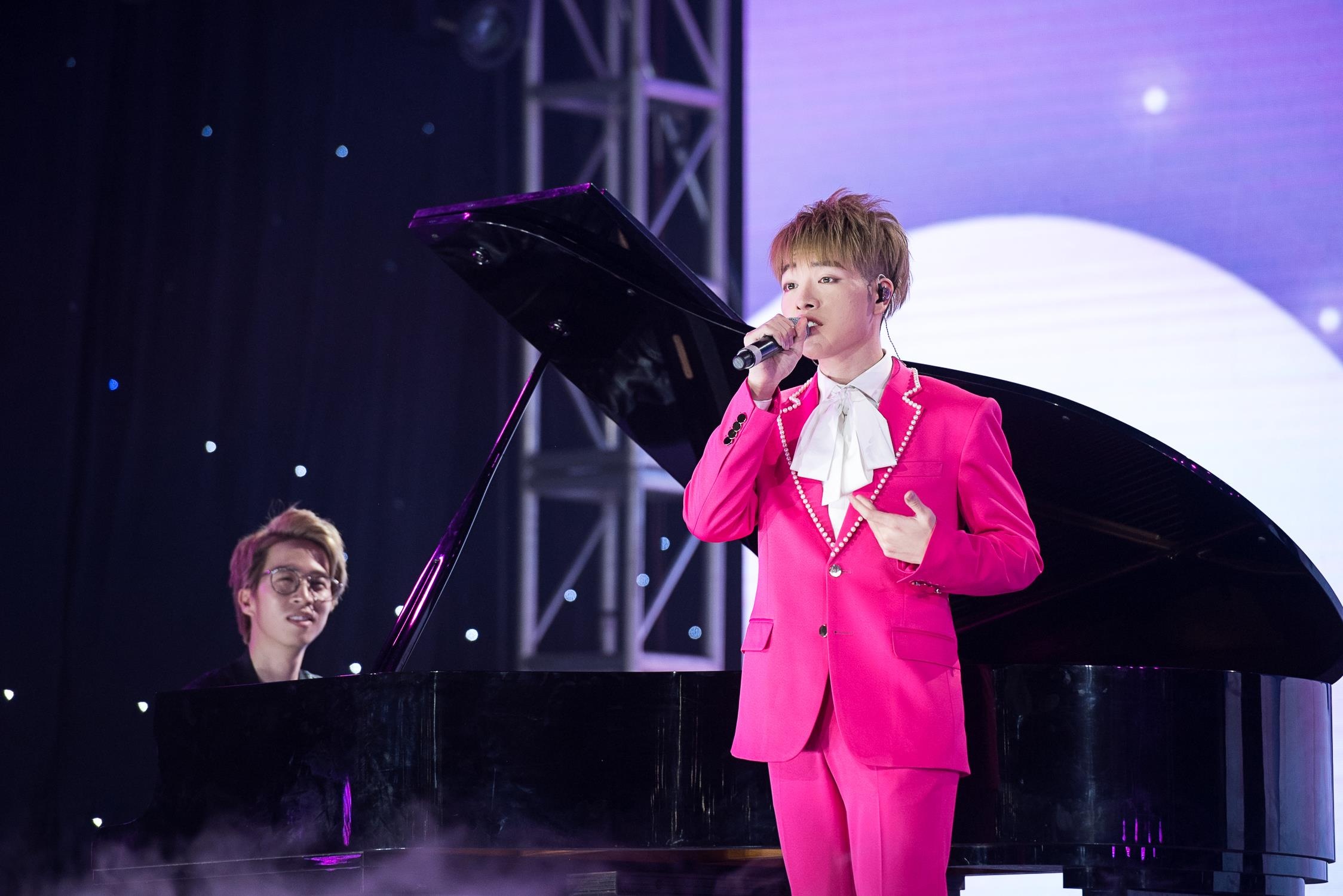 V Heartbeat Live anh 7