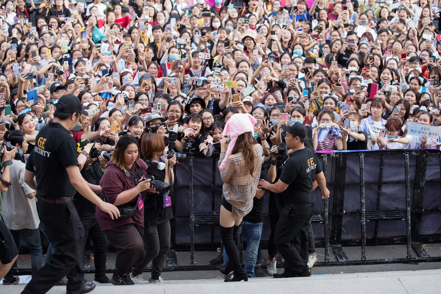 V Heartbeat Live anh 10