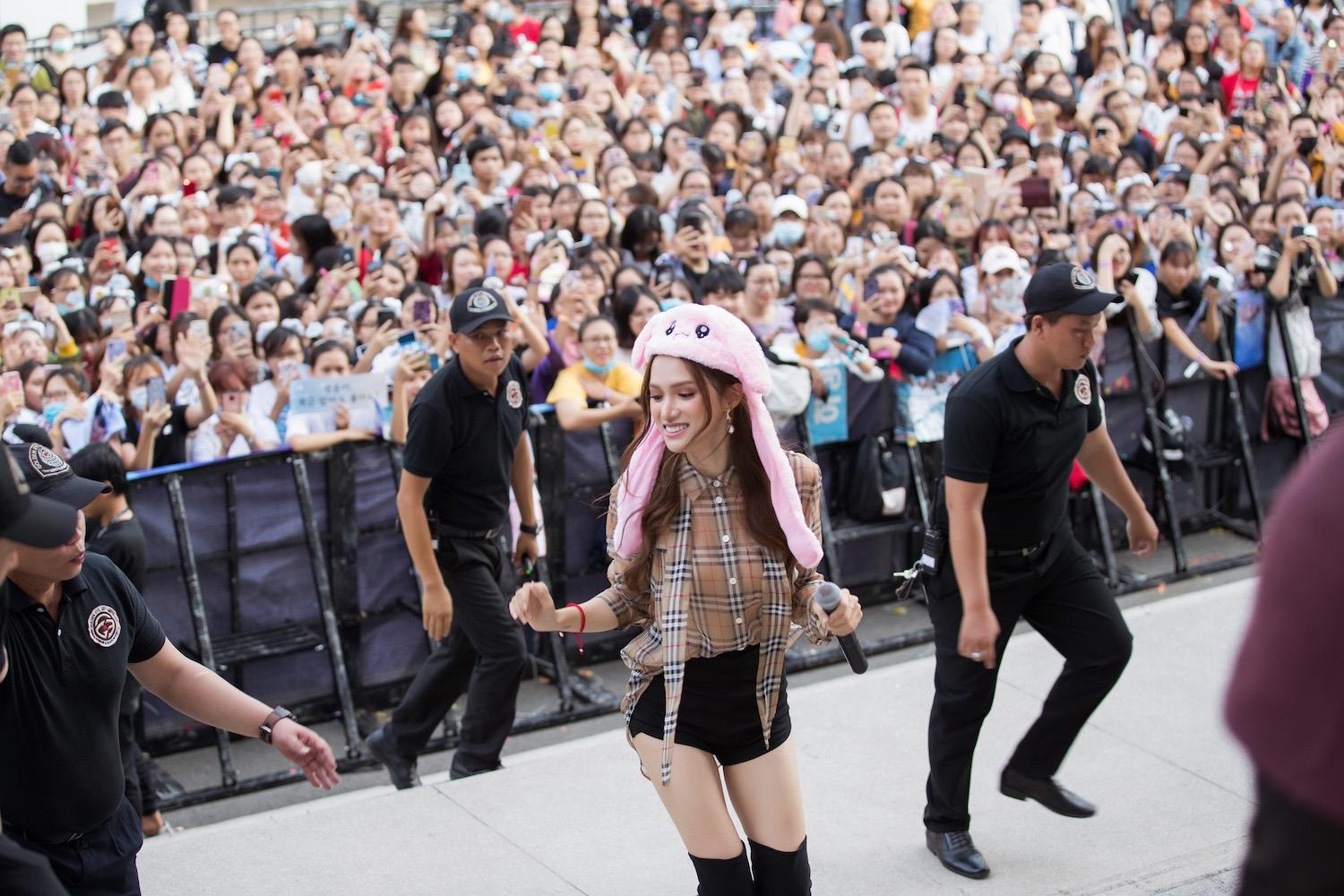 V Heartbeat Live anh 11