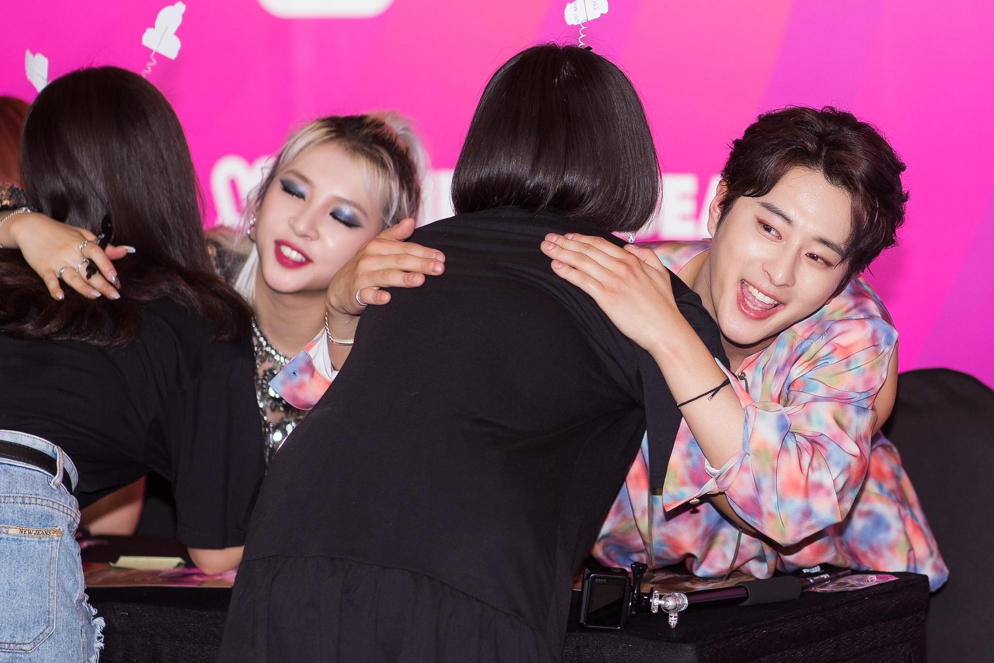 dem nhac Viet - Han la Ha Sung Woon va KARD anh 13