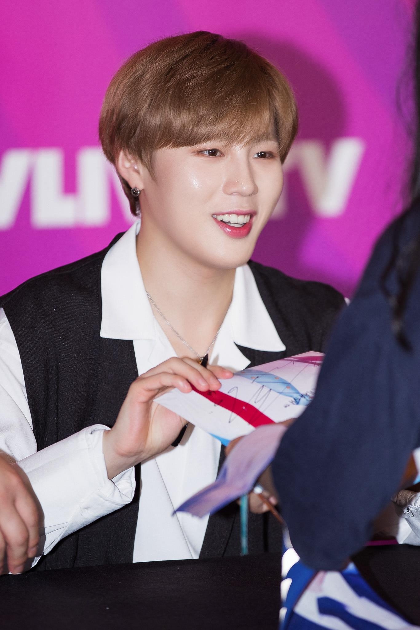 dem nhac Viet - Han la Ha Sung Woon va KARD anh 2