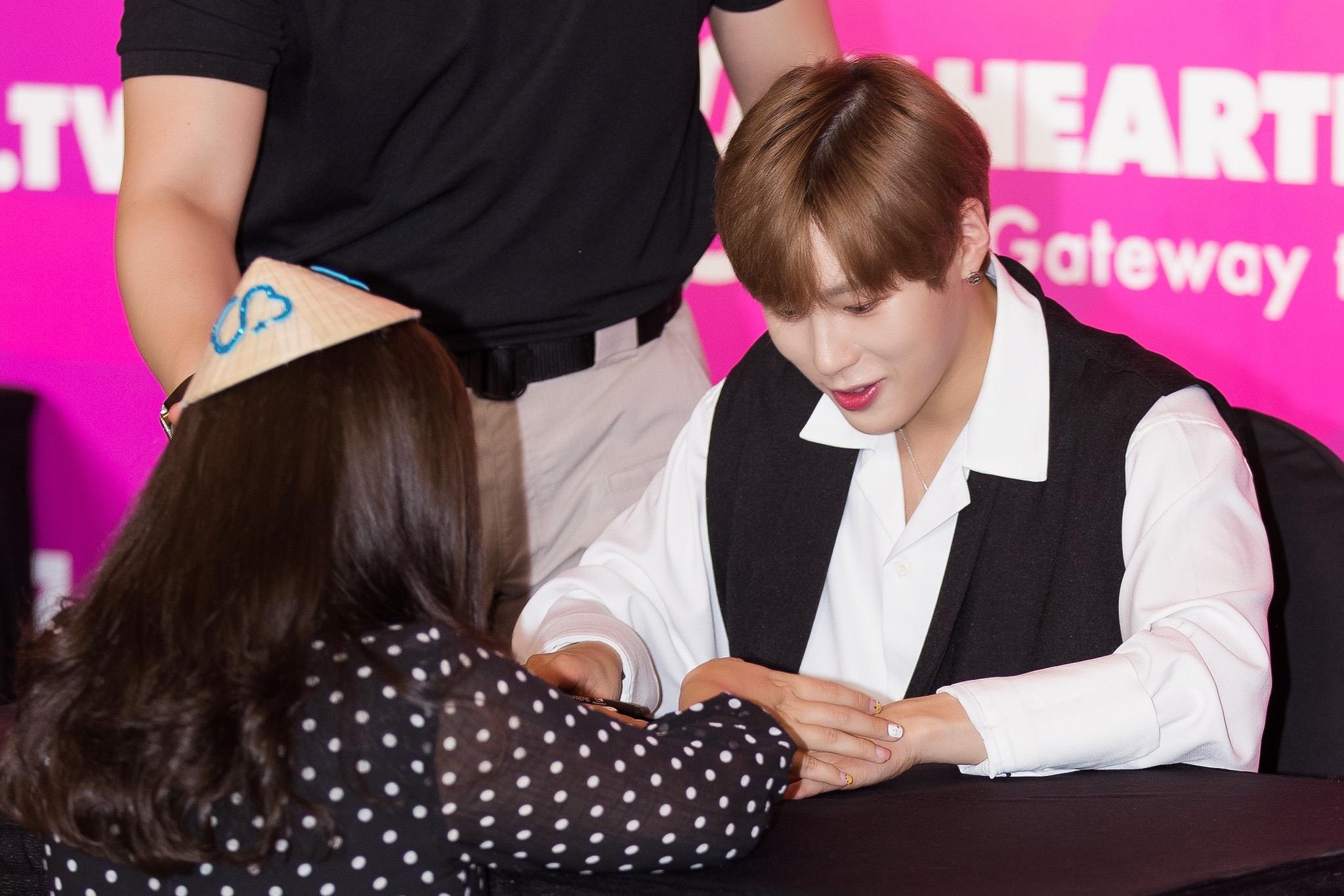 dem nhac Viet - Han la Ha Sung Woon va KARD anh 4