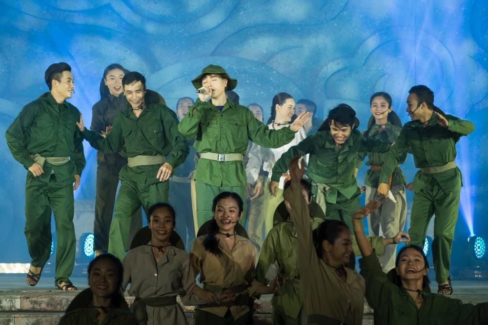 dem nhac cau chuyen hoa binh anh 2