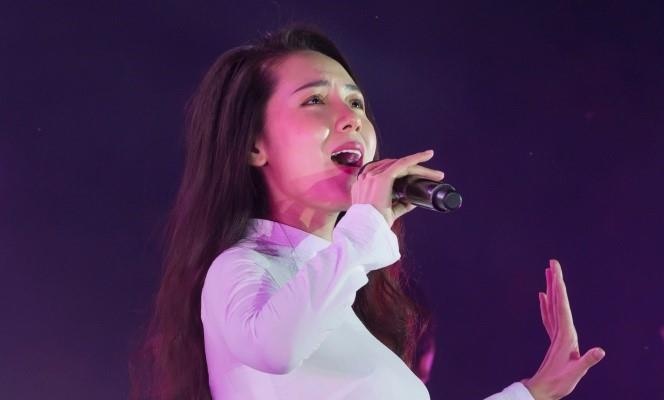 Dan sao Viet hat cam xuc trong dem nhac o duong Truong Son hinh anh