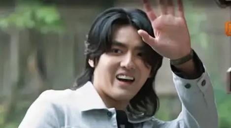 Ngo Diec Pham tang can bat thuong, mat beo tron va co ngan cam hinh anh