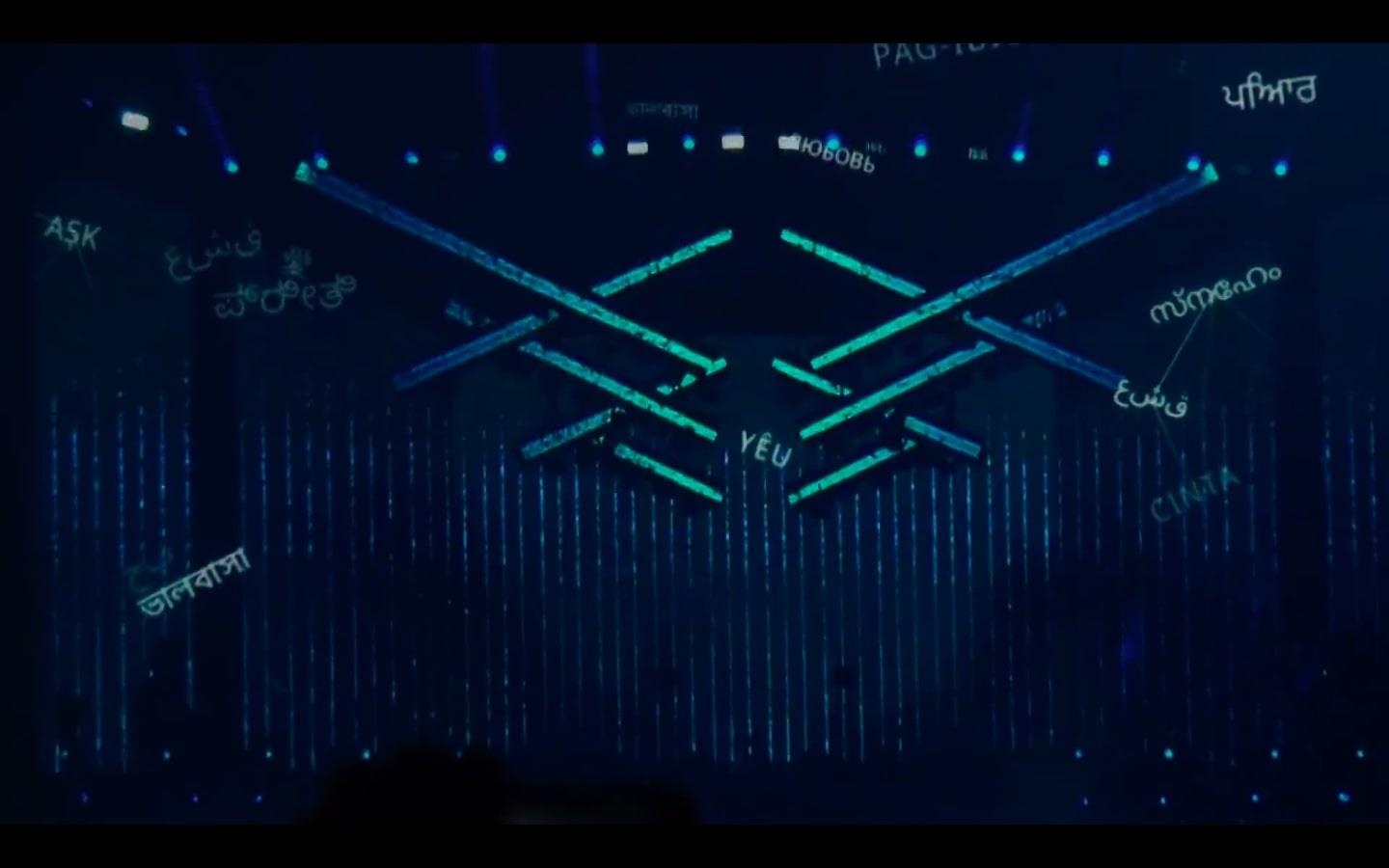 thanh vien bts truot nga trong dem nhac khien fan bat cuoi anh 2