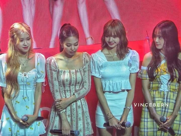 black pink gặp sự cố trong sự kiện khiến fan phẫn nộ  ảnh 2 black pink gap su co trong su kien khien fan phan no anh 2