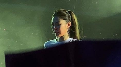 Jennie (Black Pink) kho tho, bo dien giua chung dem nhac rieng hinh anh