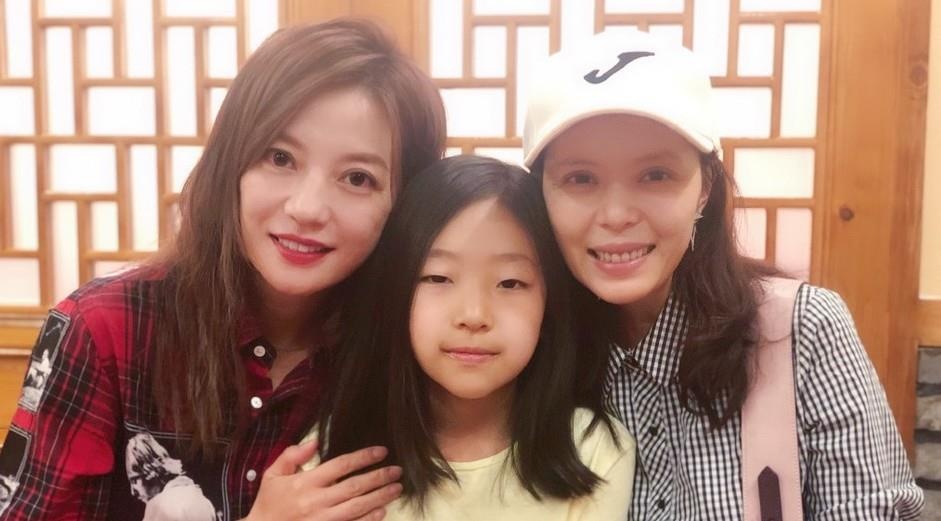 Trieu Vy va dan sao Trung Quoc mung dong nghiep mo nha hang hinh anh