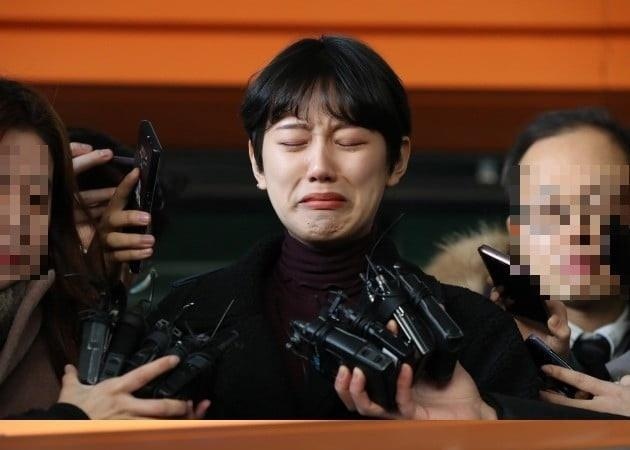 Vu nguoi dep Han to bi 20 nguoi xam hai anh 1