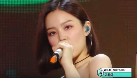 Phan trinh dien buon ba cua Lee Hi tren san khau hinh anh