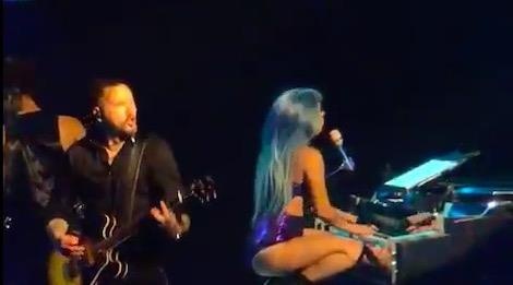 Lady Gaga tuyen bo keo dai show dien tai Las Vegas (My) them 2 nam hinh anh