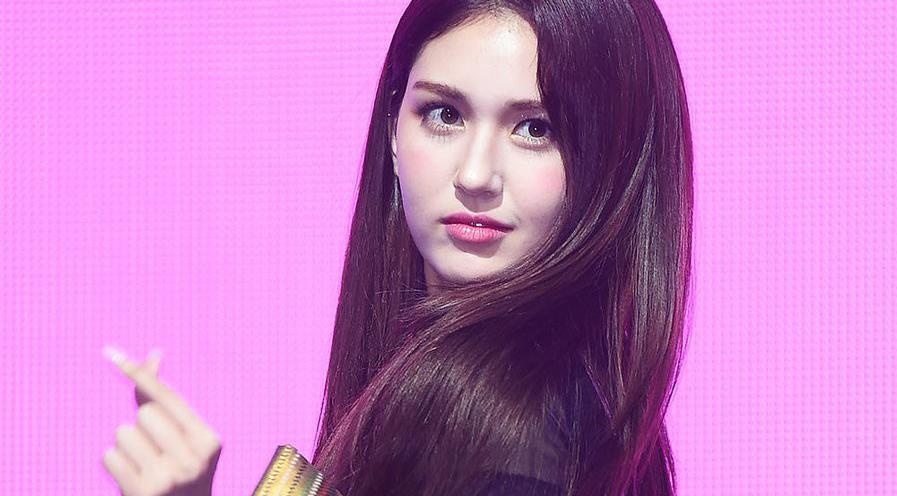 'Bup be song' 18 tuoi bi chi trich vi hat do va nhay mua ue oai hinh anh