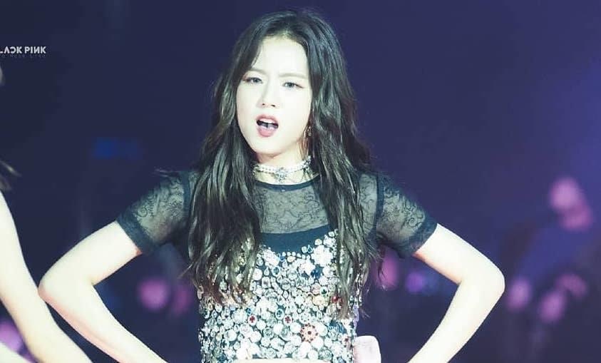 Ji Soo (Black Pink) 'mang' fan ngay tren san khau hinh anh