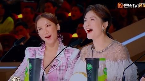 Giam khao Trung Quoc tram tro truoc man bieu dien cua nhom nhay Viet hinh anh