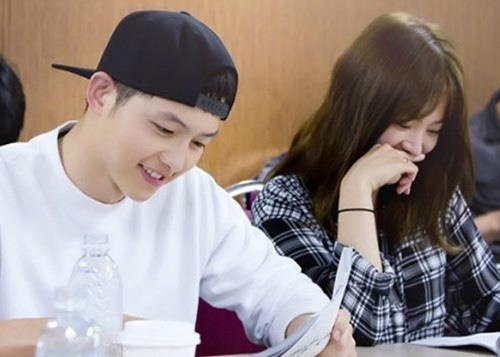 Song Joong Ki, Song Hye Kyo len tieng ve on ao ngoai tinh hinh anh