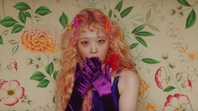 MV 'Goblin' - Sulli hinh anh