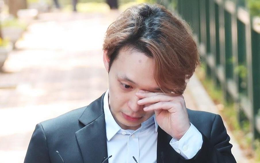 Park Yoo Chun bat khoc khi duoc tha khoi trai tam giam hinh anh