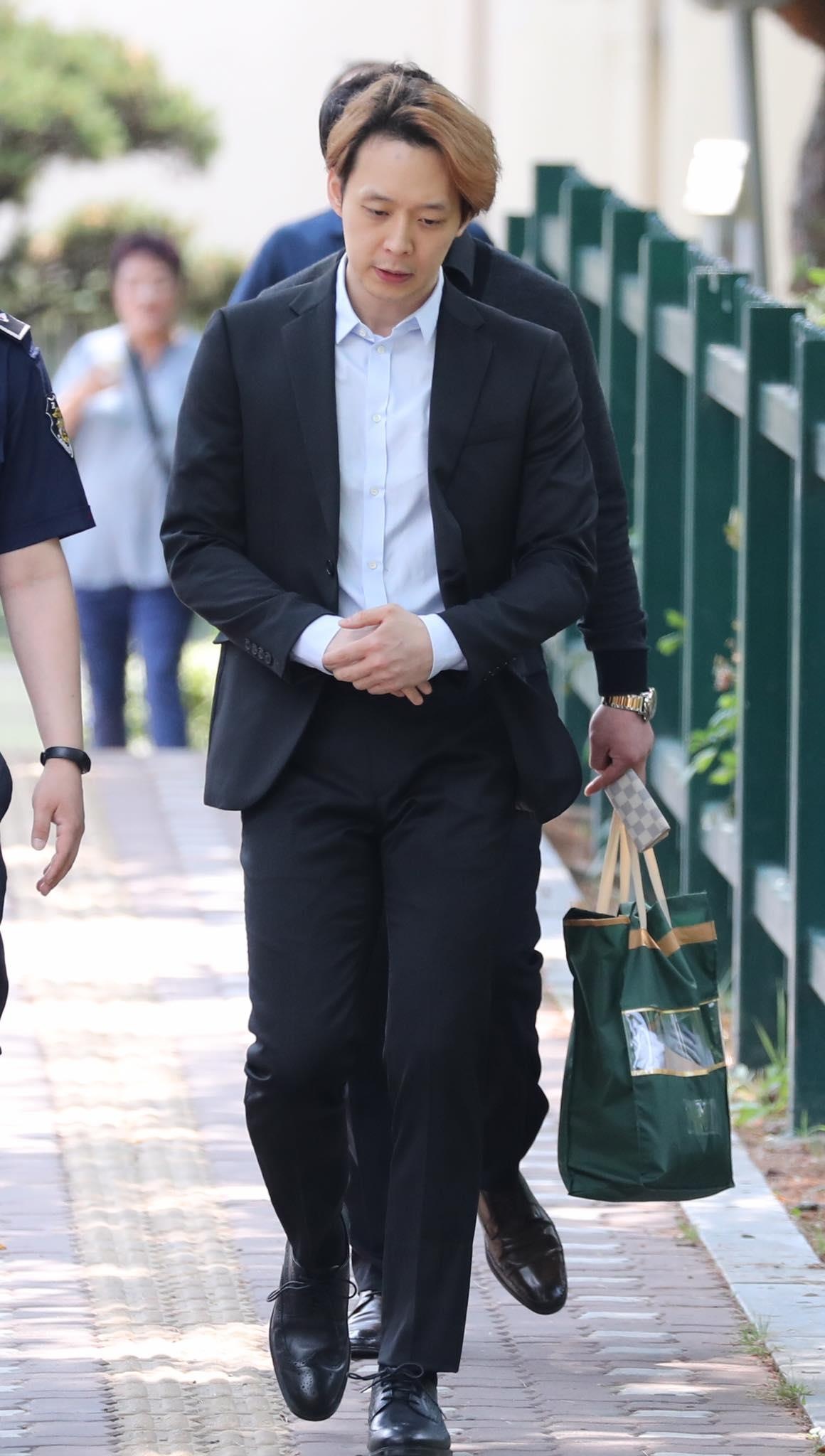 park yoo chun khoc khi duoc tha khoi trai giam anh 6