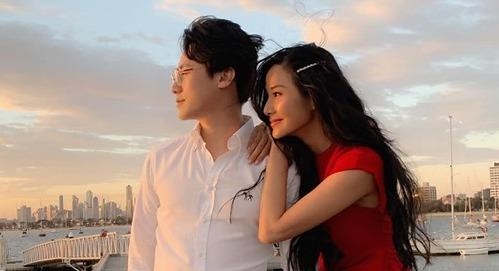 Hoang Thuy cong khai dang anh ben Rocker Nguyen sau nghi van hen ho hinh anh