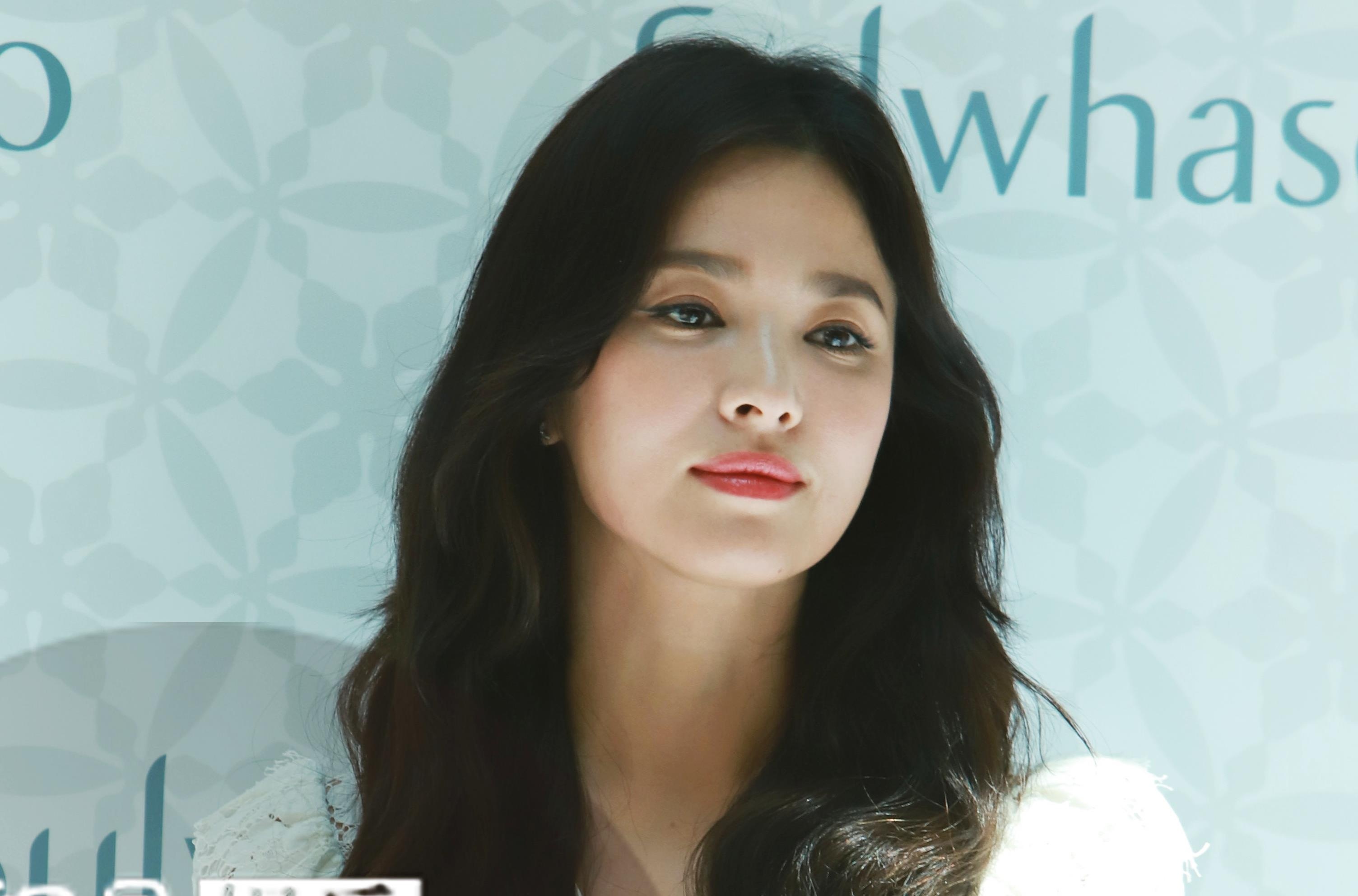 Song Hye Kyo trong gay go, met moi xuat hien sau ly hon Song Joong Ki hinh anh