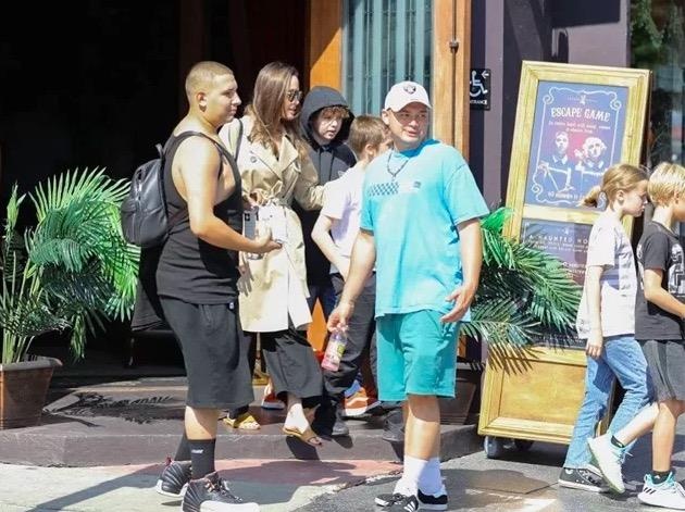 angelina jolie anh 2