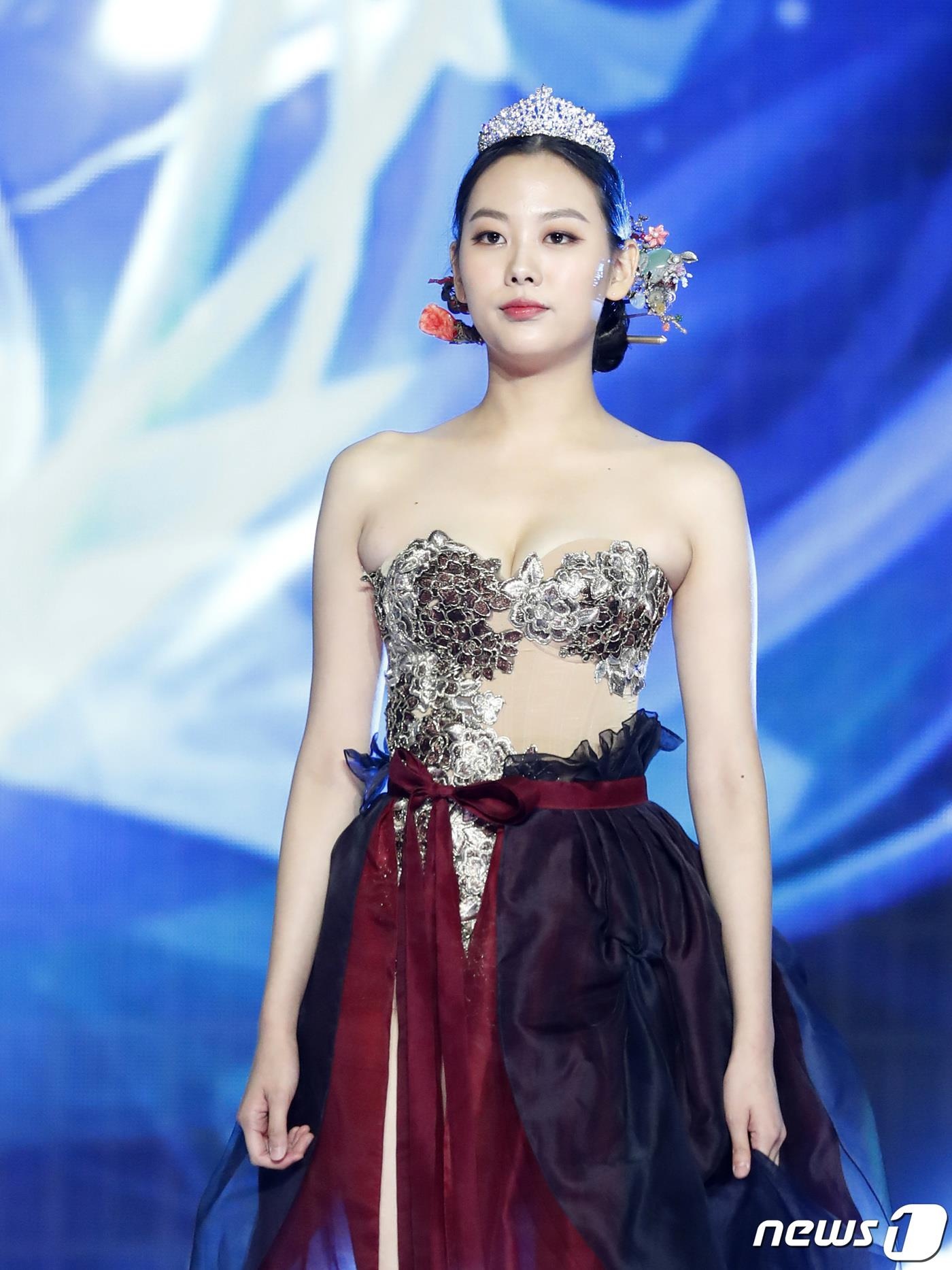 hoa hau han quoc anh 4