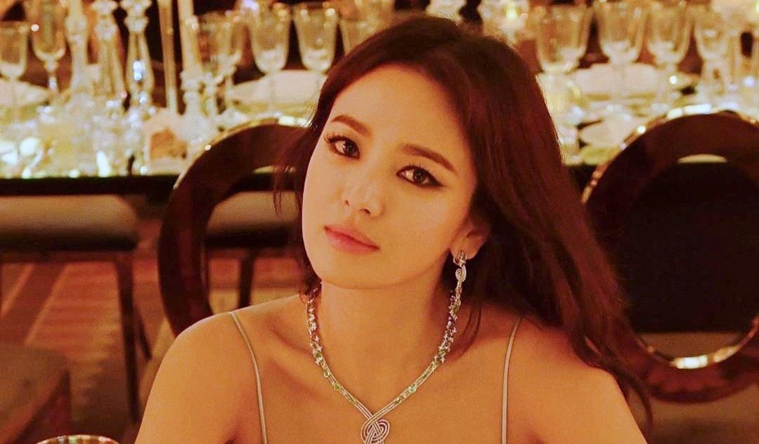 Song Hye Kyo goi cam hon sau ly hon hinh anh