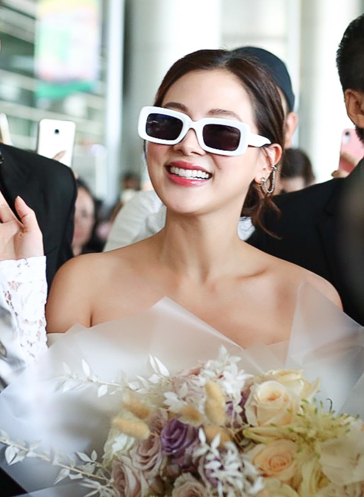 chiec la cuon bay nu chinh anh 5