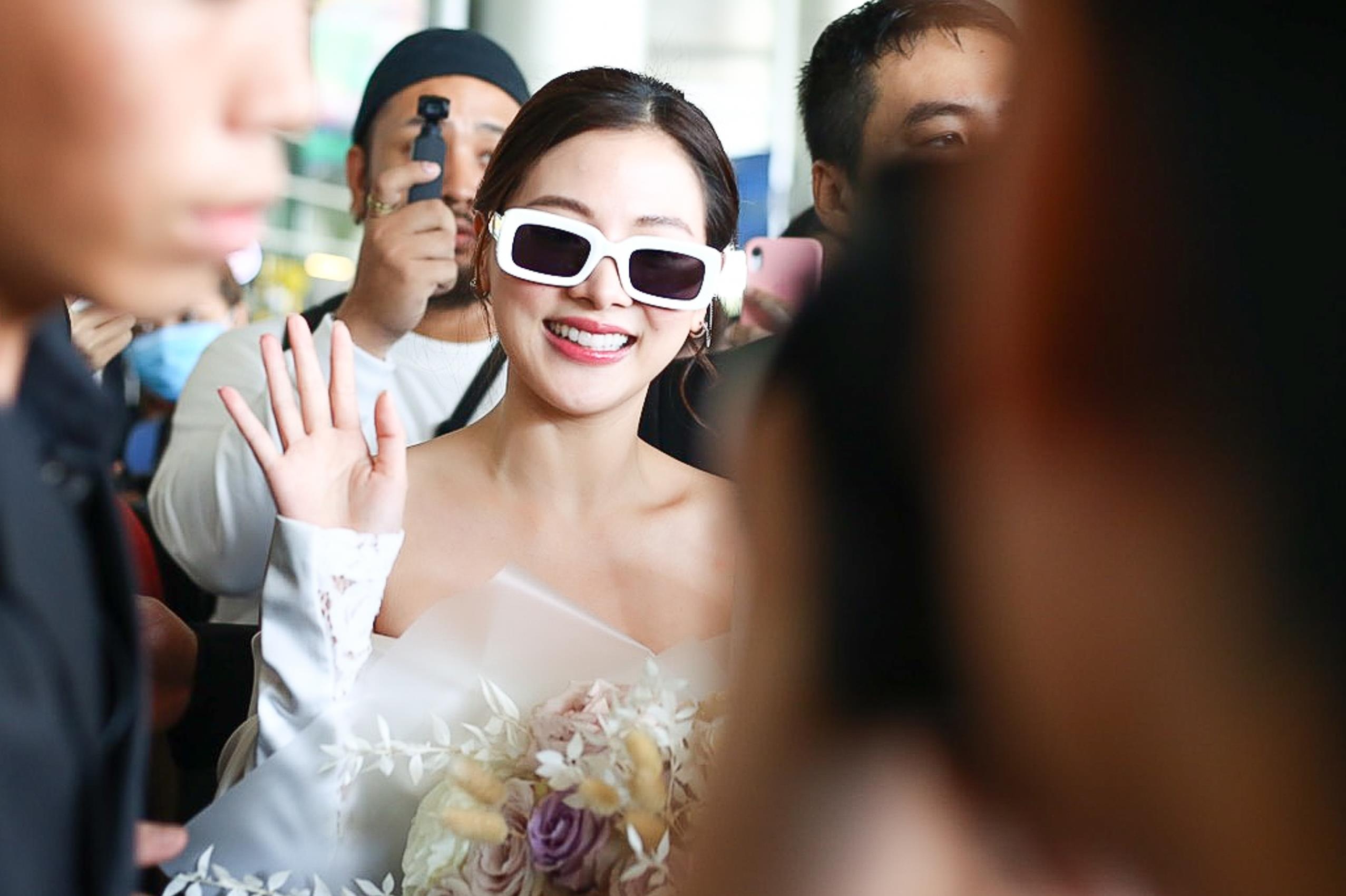 chiec la cuon bay nu chinh anh 6