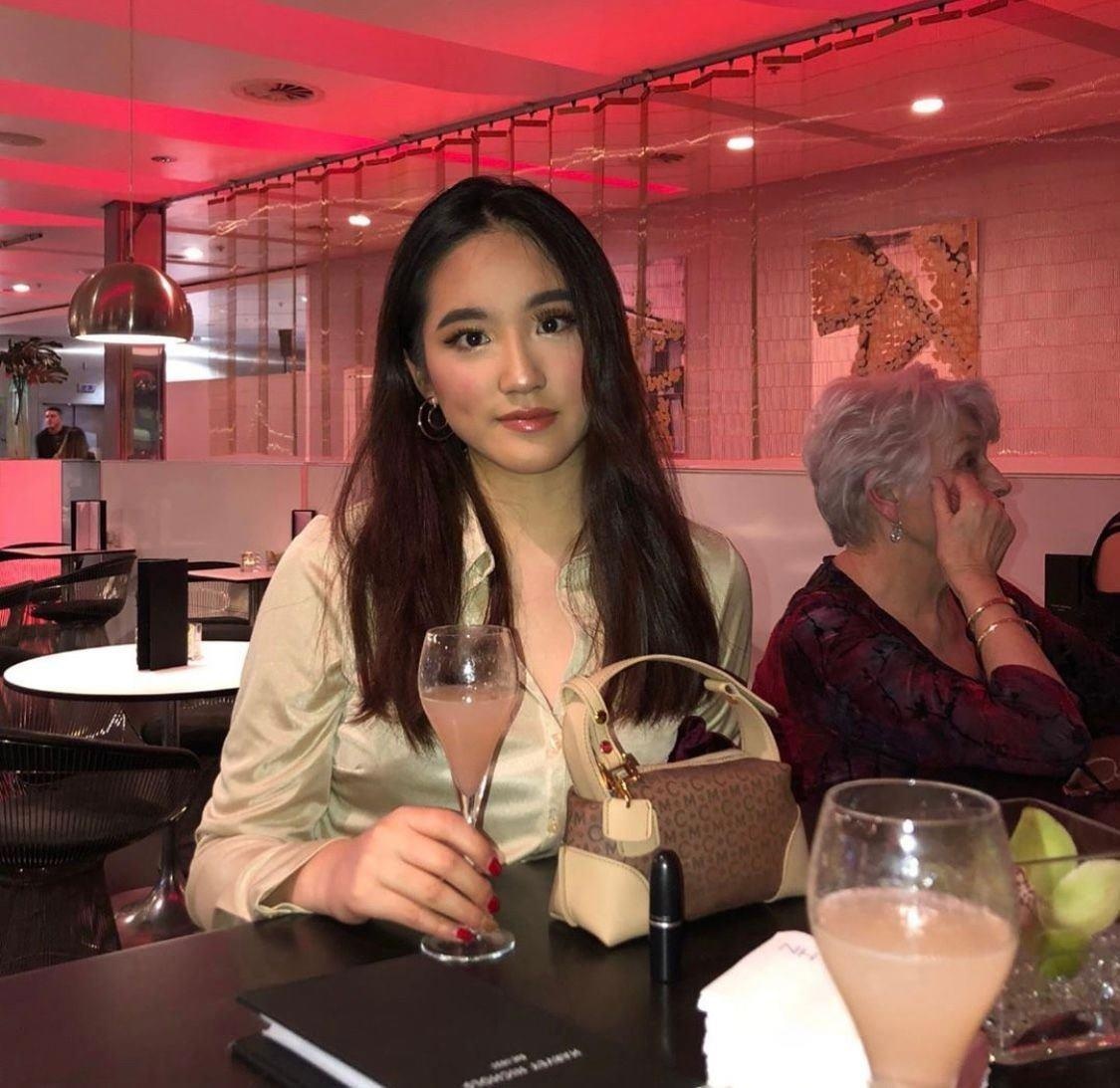 sao han gay soc vi mac ho anh 7