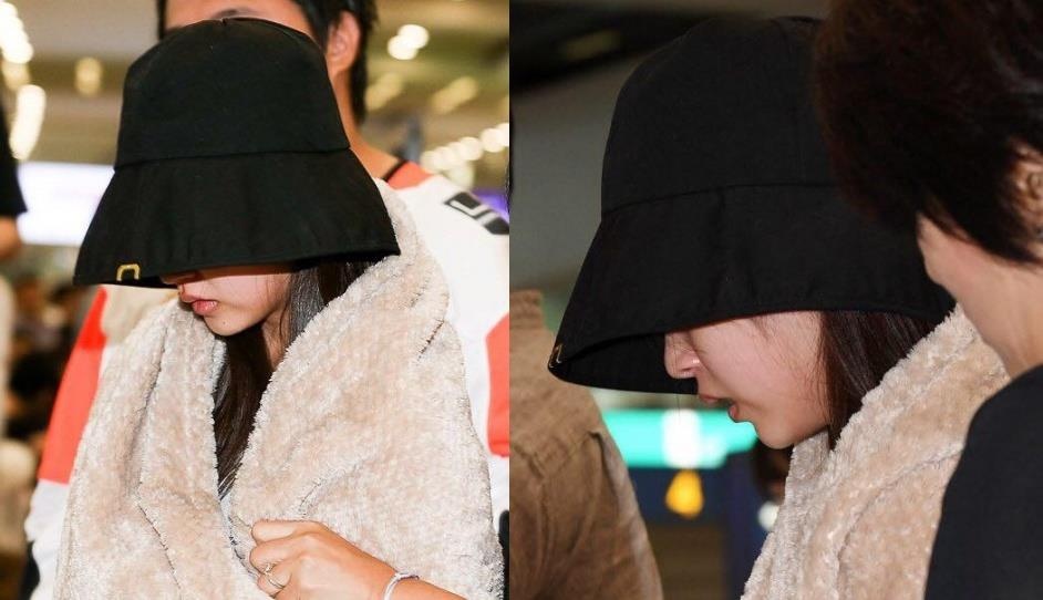 My nhan nhom TWICE bat khoc khi bi chup anh o san bay hinh anh